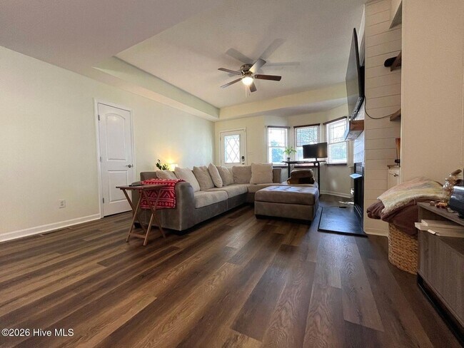 Building Photo - 323 Tokay Dr