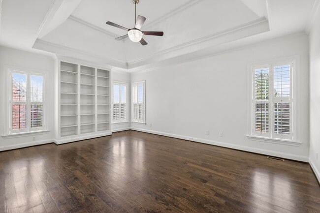 Building Photo - Beautiful 6BR Executive Brentwood Home with Pool