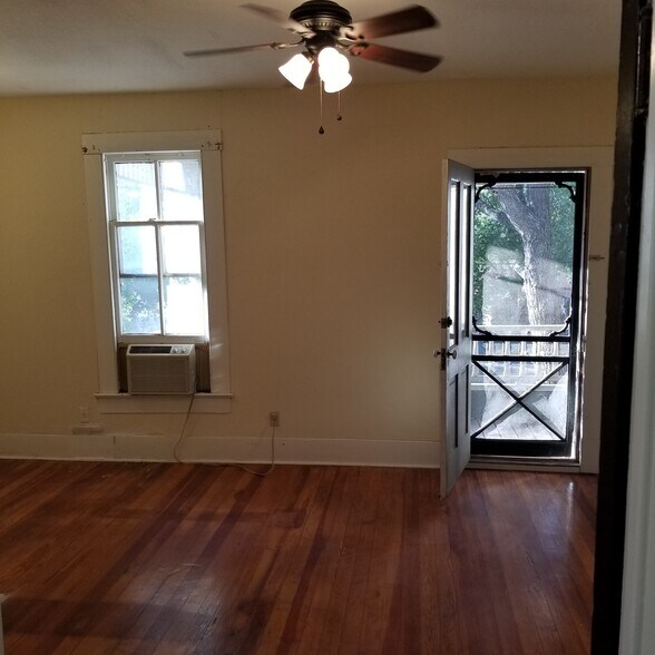 Living room - 619 Washburn St