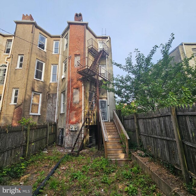 Building Photo - 813 N Fulton Ave