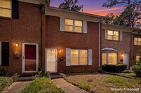 Building Photo - GREAT LOCATION 2BED 2BATH! FENCED IN YARD!