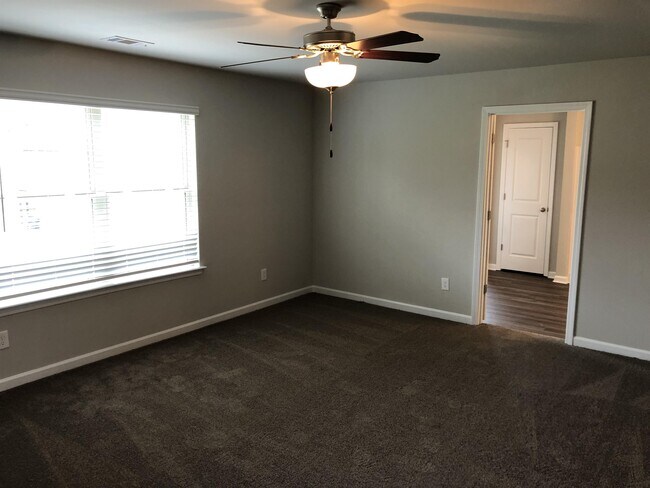 Building Photo - 309 Nutwood Trce