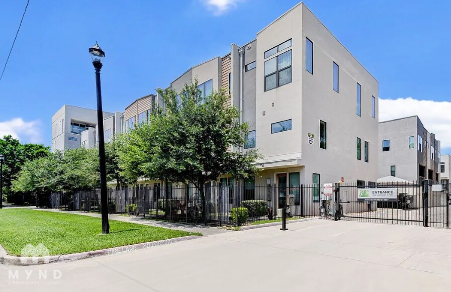 Primary Photo - 2401 Crawford St
