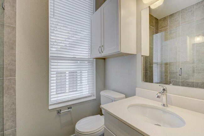 Building Photo - 901 Shoal Cliff Ct
