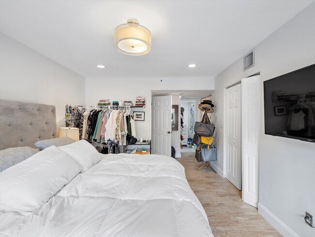 Building Photo - 9001 SW 94th St