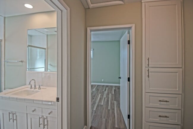 Building Photo - NEWLY REMODELED, SPLIT-LEVEL 3BR2BA DUPLEX...