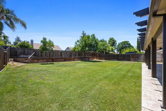 Building Photo - 10303 Roehampton Ave