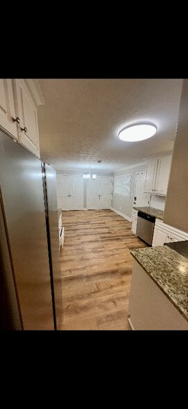 Building Photo - 5820 Windsor Dr