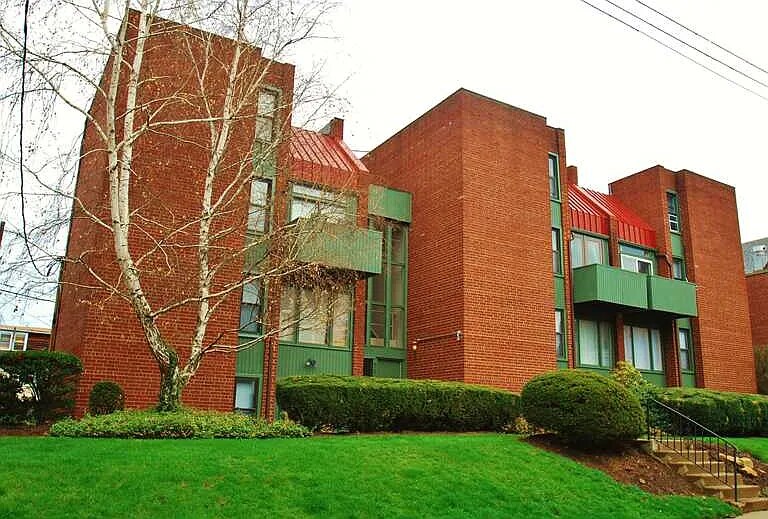 Building - 625 Copeland St