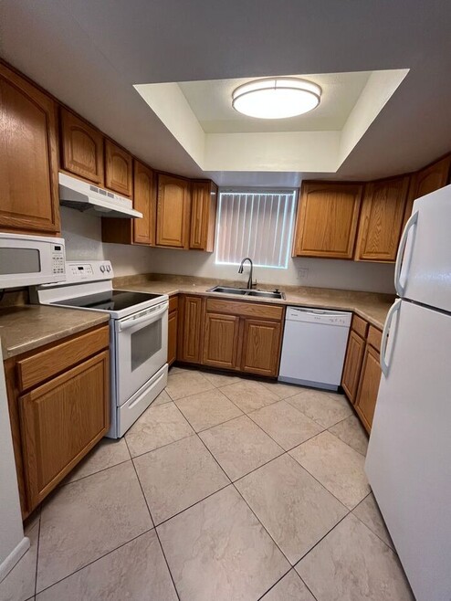Building Photo - 1201 S McClintock Dr