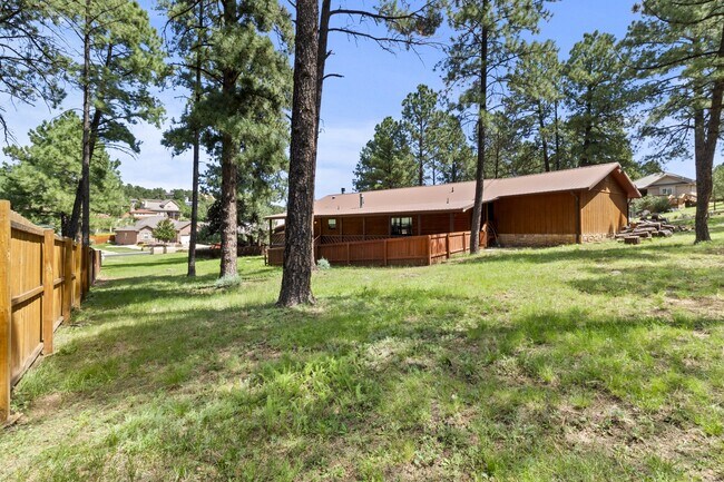 Building Photo - 103 E Miller Ct