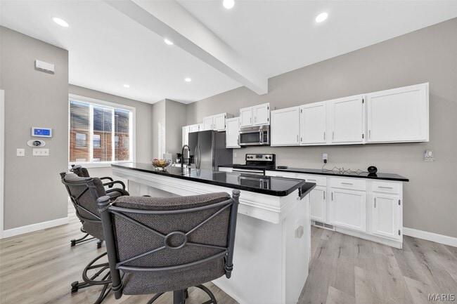 Building Photo - 28 Columbus Square Dr