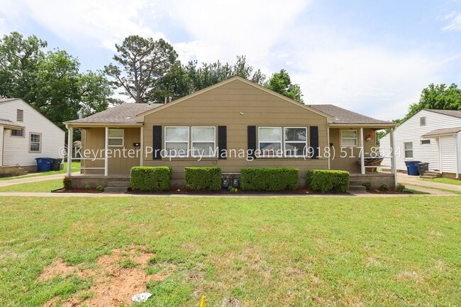 Building Photo - Gorgeous duplex unit on large lot with garage -- NO PETS ALLOWED