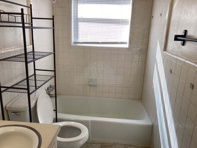 Building Photo - 1315 Jefferies, Killeen