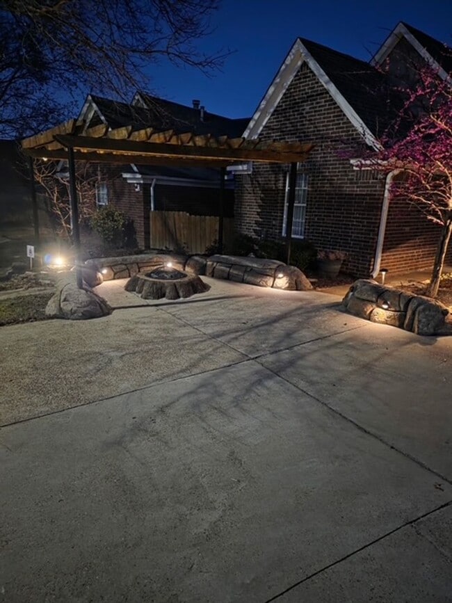 Building Photo - Renovated 2 Bedroom 2 Bath Home for Rent!