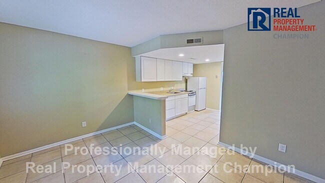 Building Photo - Upper Level 1 BD/1 BA Condo Near UNCW