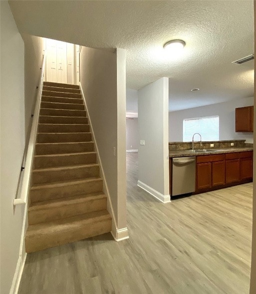 Building Photo - 86069 Pineview Dr