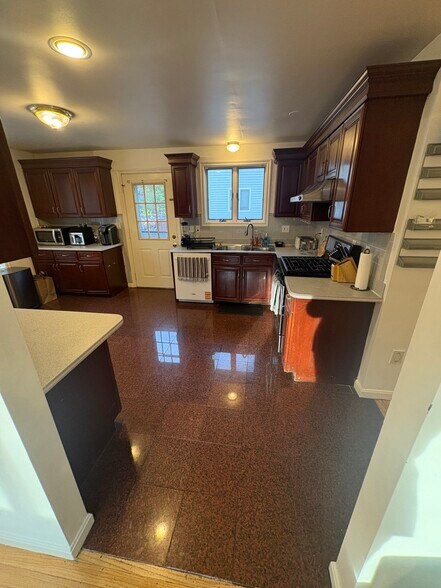 Building Photo - 309 Beacon St