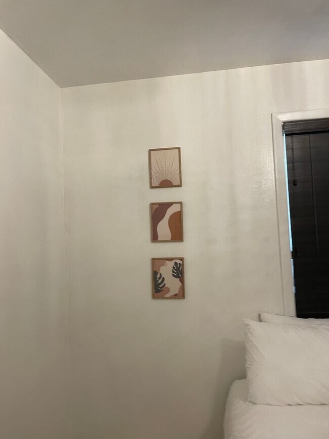 Building Photo - Great short term stay property! Nightly to monthly stays available!!