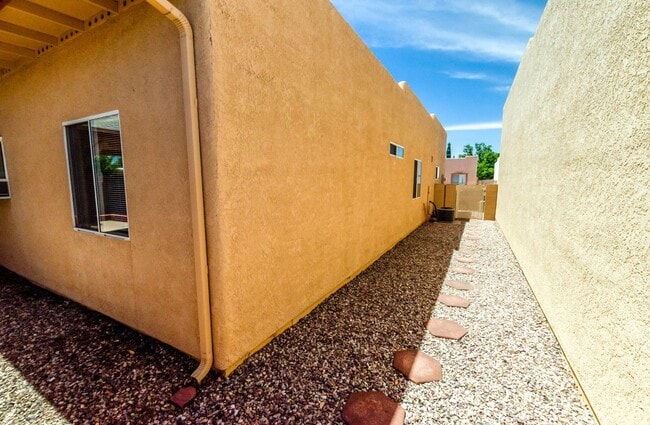 Building Photo - 1083 Desert Oak Pl