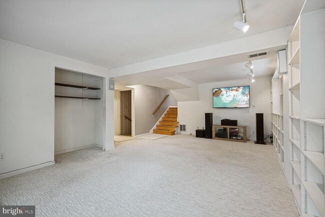 Building Photo - 1063 Carper St