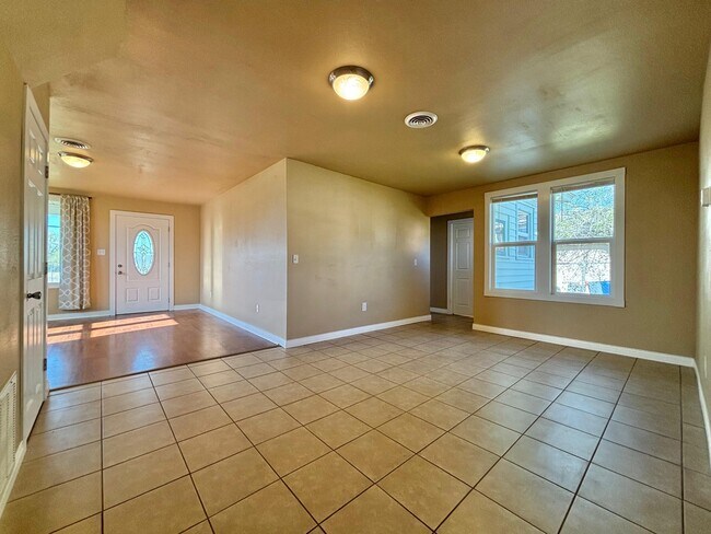Building Photo - 4216 E Princeton Ave