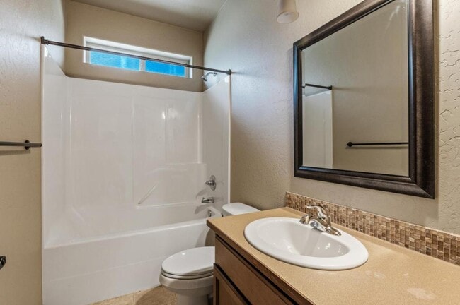 Building Photo - 6683 N Madellaine Dr