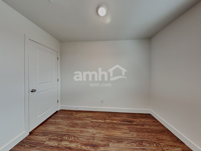 Building Photo - 3328 Blodwen St