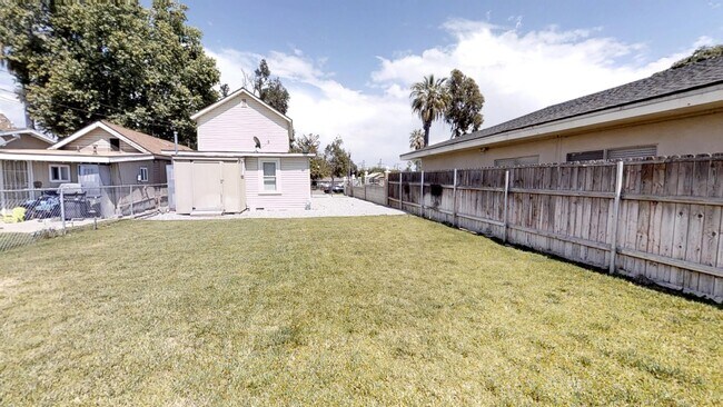 Building Photo - 136 N Riverside Ave
