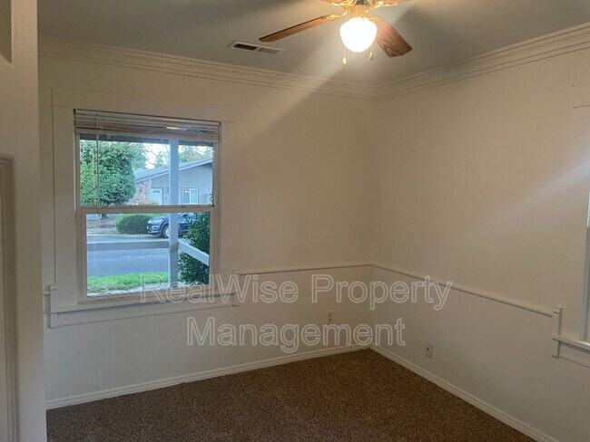 Building Photo - 300 Edwards St