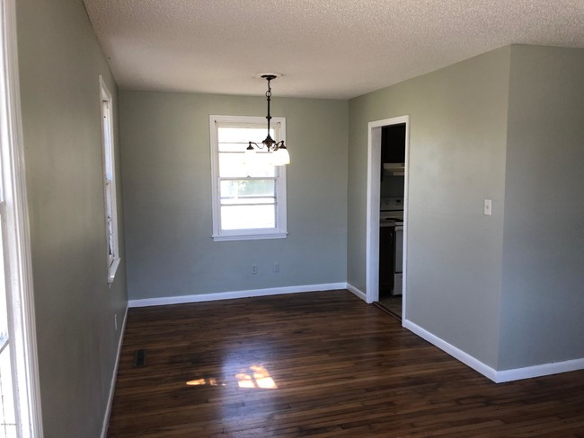 Building Photo - 503 Henderson Dr