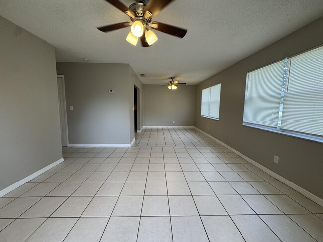 Building Photo - 3594 Almar Rd