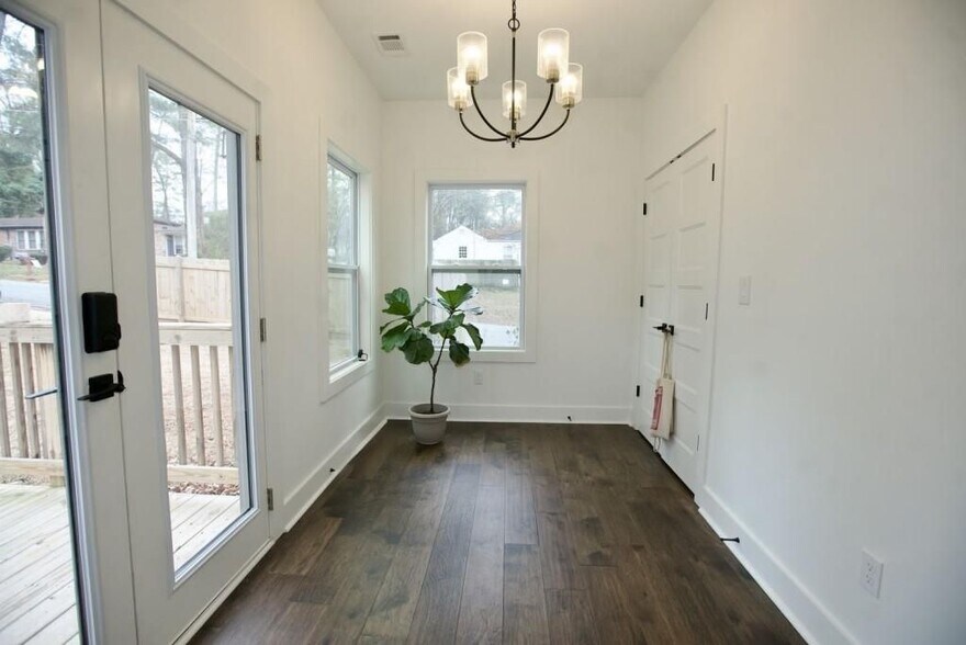 Building Photo - 1718 Line St