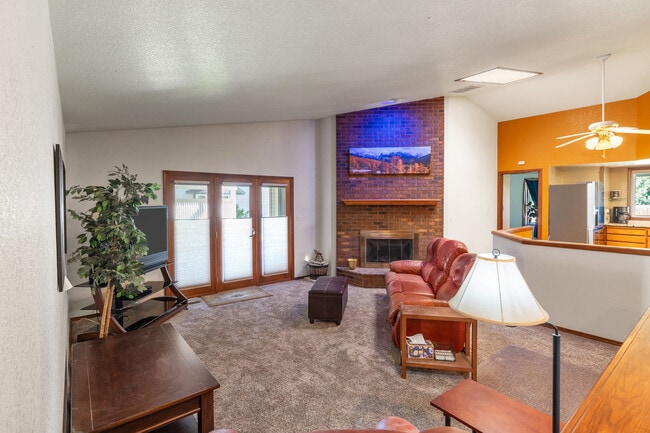 Building Photo - 10490 W Wildrose Ct