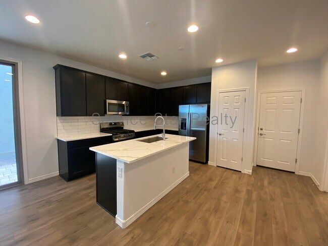 Building Photo - 1187 W Sparrow Dr