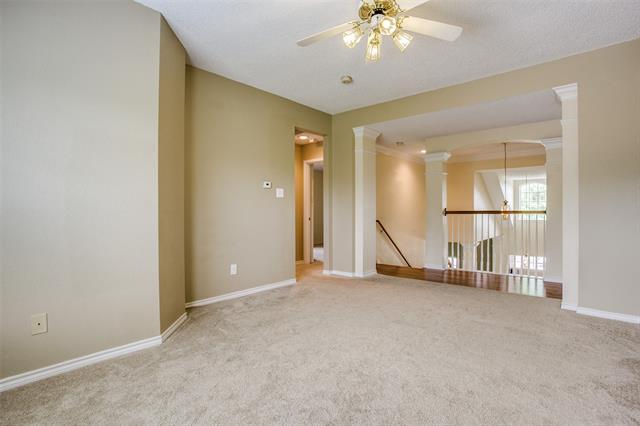Building Photo - 1404 Honey Locust Dr