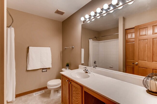 Building Photo - 961 Genesee Ct