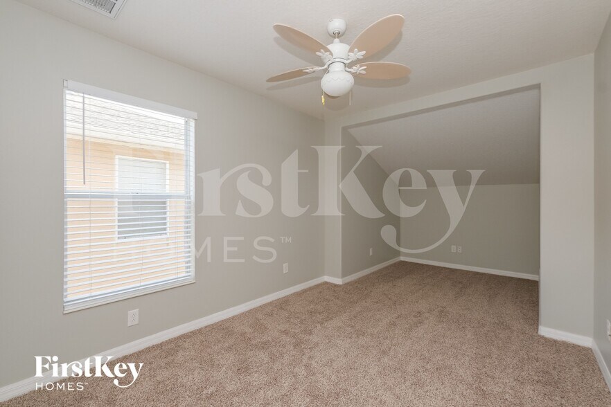 Building Photo - 7847 Foxgrove Dr