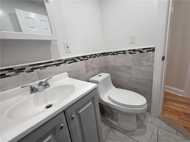 Building Photo - 736 E 83rd St