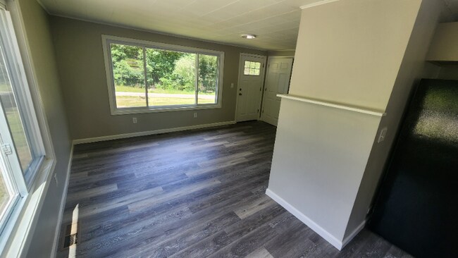 Building Photo - 456 Winona Rd