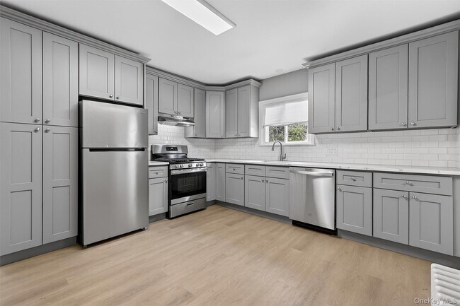 Building Photo - 107 Maple St