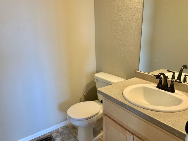 Building Photo - Beautiful 4 Bed/3 Bath West Greeley Home –...