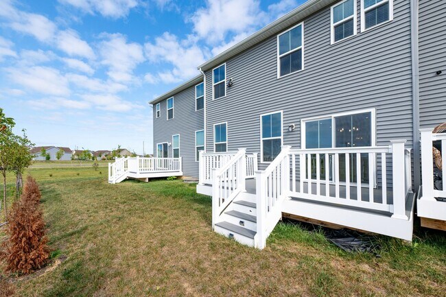 Building Photo - Family-Friendly Townhome for Rent in Baker...