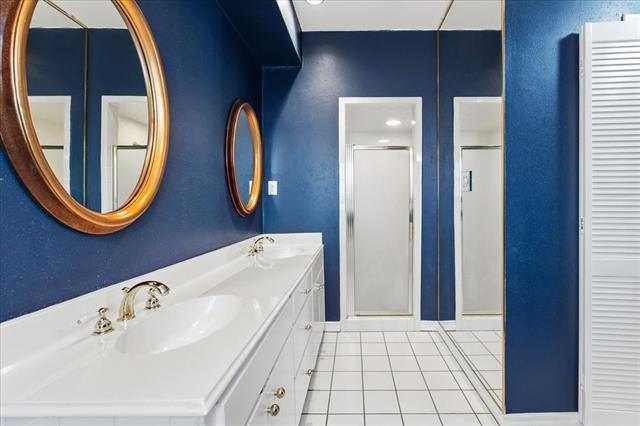 Building Photo - 22 1 Main Pl