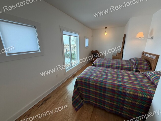 Building Photo - Beautifully updated 3 bed 2 bath house in Miller Beach.