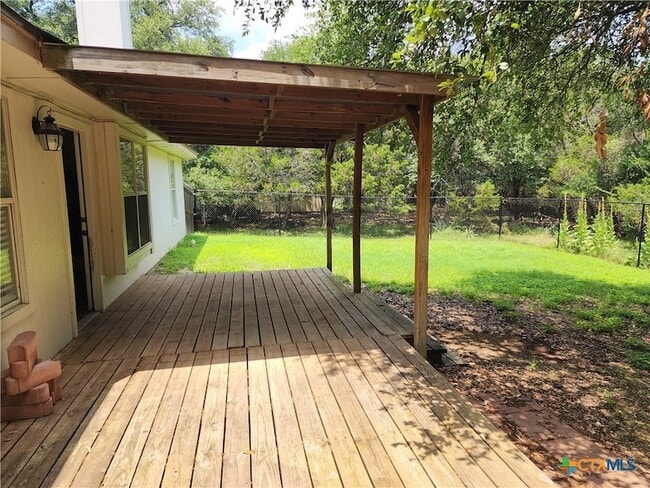 Building Photo - 30 Willow Run Dr