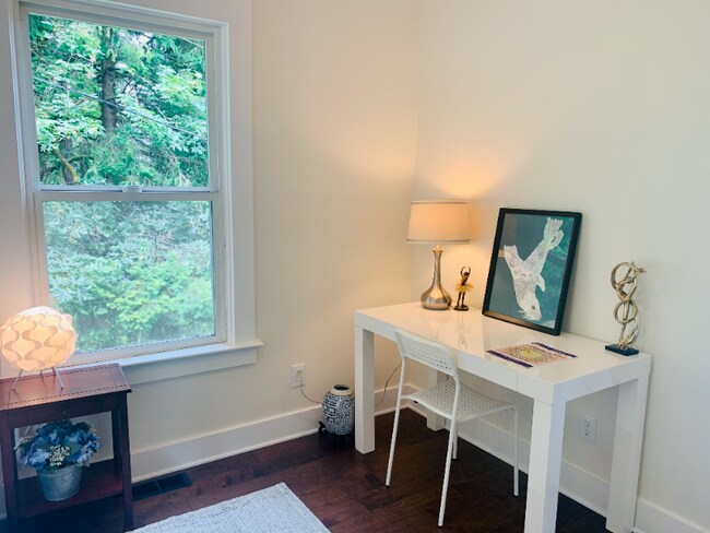 Building Photo - 9750 NW Rosaria Ave