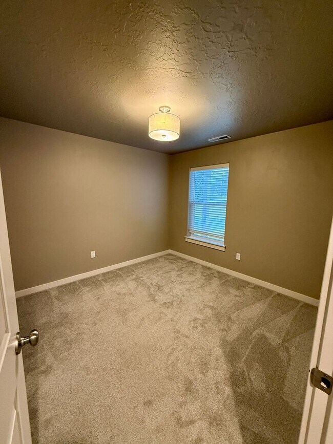 Building Photo - 518 Belville Pl