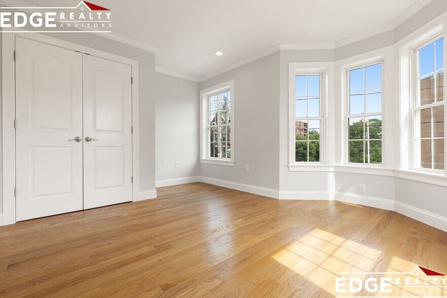 Building Photo - 58 Holton St