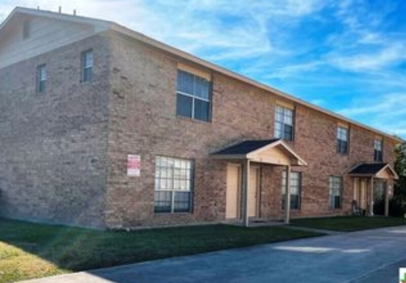 Primary Photo - 1805 Cedarhill Dr